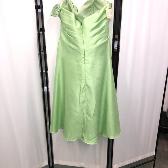 Size 6 Knee-Length Bridesmaid Dress, Apple, Fern Green, Pistachio, Cruisewear - Picture 3 of 5